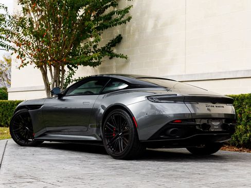 Used 2024 Aston Martin DB12 image 31