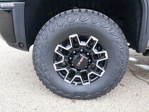 New 2026 GMC Sierra 2500 AT4X w/ LPO, Black Badging Package AWD/4WD image 39