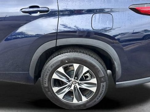 Used 2020 Toyota Highlander XLE FWD image 39