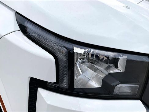 Used 2025 Nissan Frontier SV RWD image 25