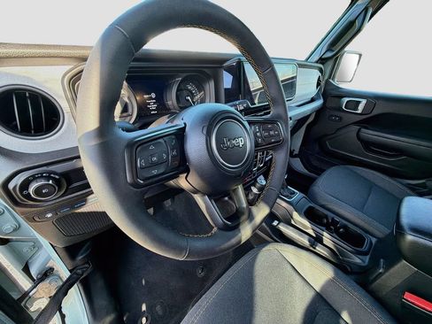Used 2024 Jeep Wrangler Unlimited AWD/4WD image 11
