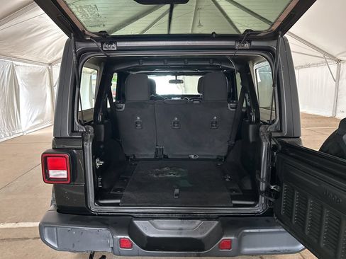 Used 2020 Jeep Wrangler Unlimited Sahara AWD/4WD image 16