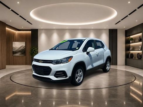Used 2021 Chevrolet Trax LS AWD/4WD image 2