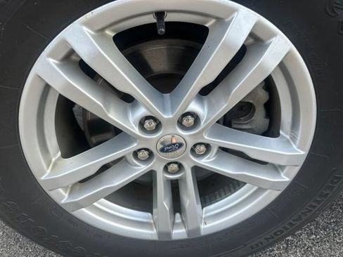 Used 2020 Ford Explorer XLT w/ Equipment Group 202A AWD/4WD image 3