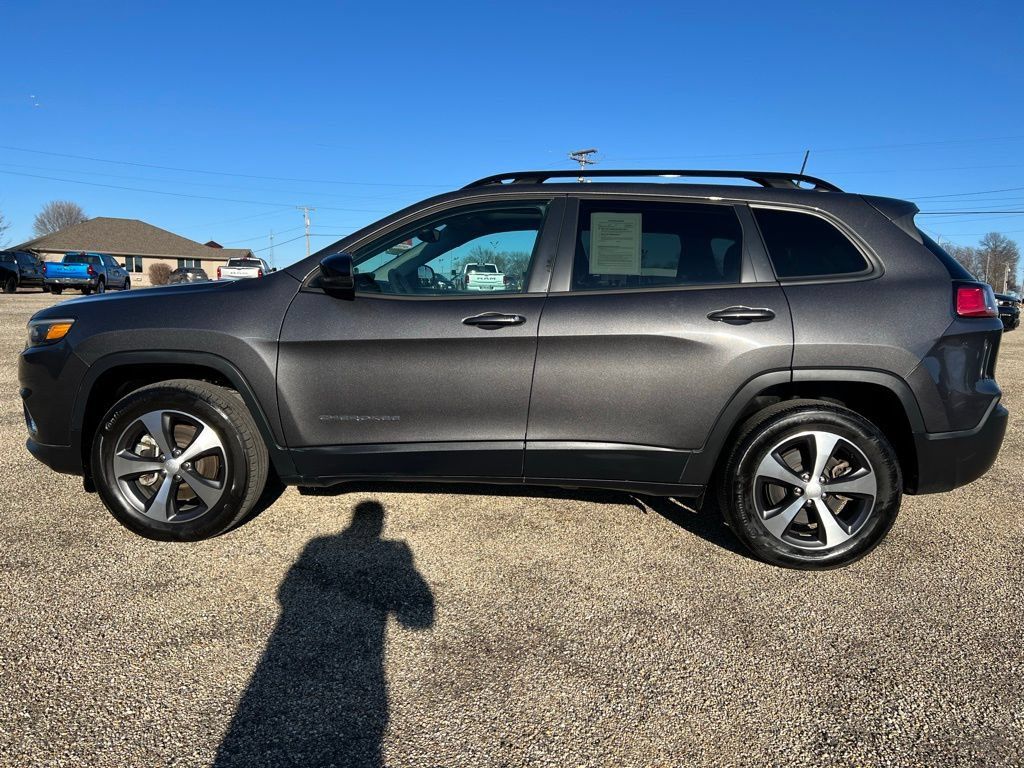 Used 2022 Jeep Cherokee Limited w/ Mopar Interior Package AWD/4WD image 2