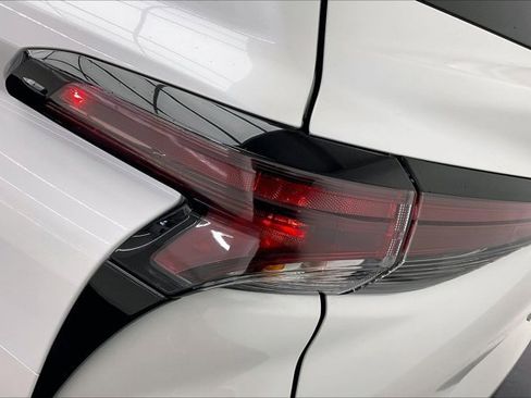 Used 2025 Toyota Sienna XLE image 30