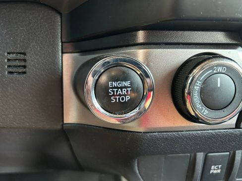 Used 2023 Toyota Tacoma SR5 AWD/4WD image 29