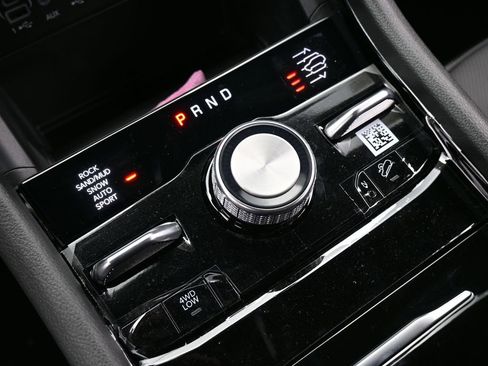 Used 2024 Jeep Grand Cherokee Overland image 39