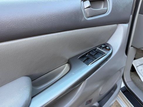 Used 2010 Toyota Sienna LE FWD image 31