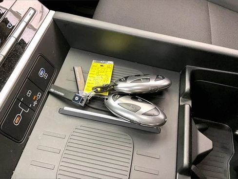 Certified 2025 Hyundai Santa Fe SE image 13