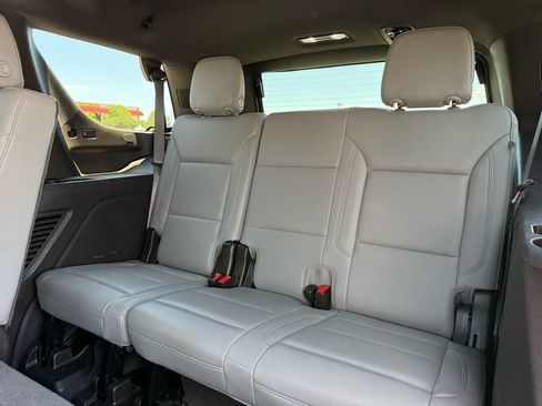 Used 2021 Chevrolet Tahoe Z71 w/ Luxury Package AWD/4WD image 21