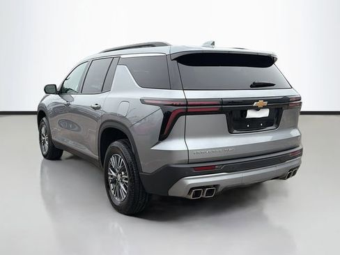 Used 2024 Chevrolet Traverse LT image 5