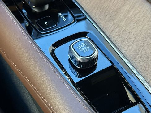 Certified 2025 Volvo XC90 B5 Plus w/ Protection Package Premier image 27