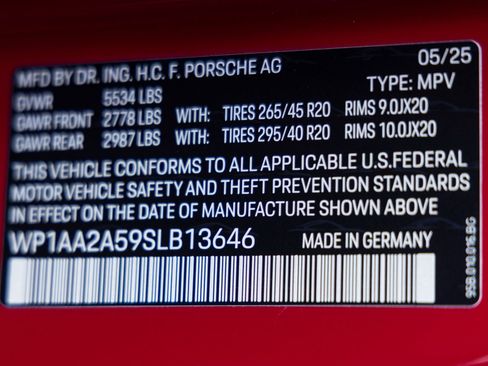 Certified 2025 Porsche Macan image 38