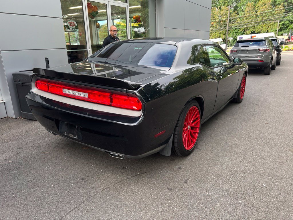 Used 2013 Dodge Challenger SXT RWD image 4