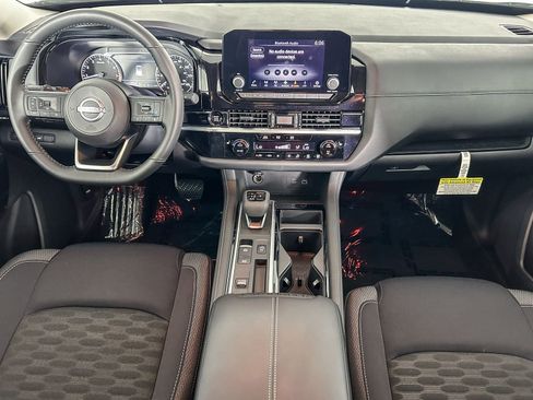 Certified 2025 Nissan Pathfinder SV w/ SV Premium Package image 13