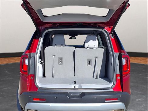 Used 2023 GMC Acadia SLT w/ Preferred Package image 14