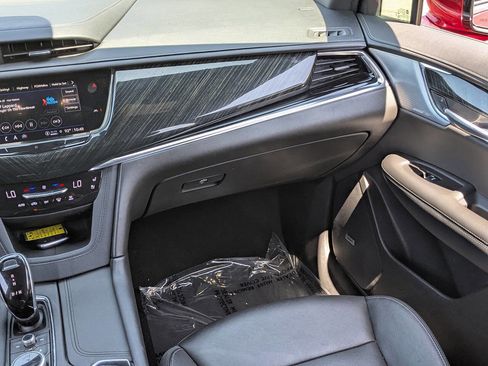 Used 2021 Cadillac XT6 Premium Luxury image 17