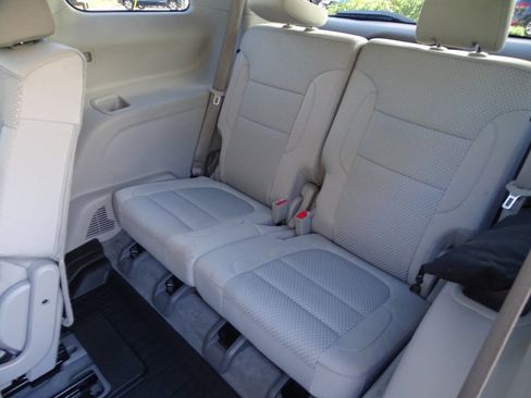 Used 2023 GMC Acadia SLE w/ Infotainment Package image 36