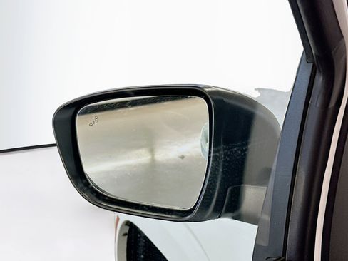 Used 2025 Nissan Frontier SV AWD/4WD image 16