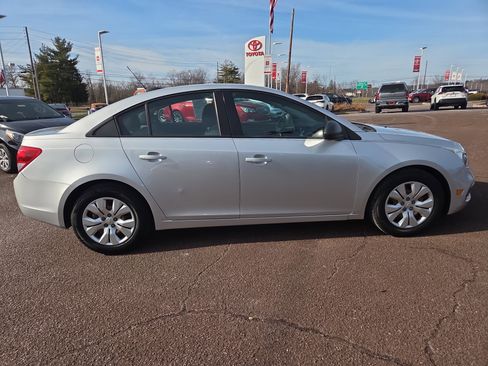 Used 2016 Chevrolet Cruze LS image 2