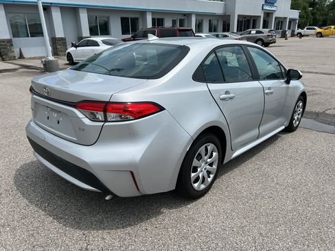 Used 2021 Toyota Corolla LE FWD image 5