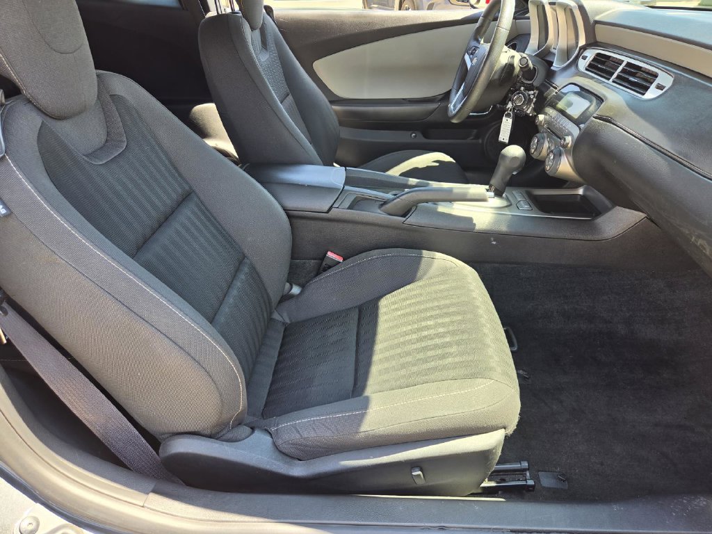 Used 2015 Chevrolet Camaro LS RWD image 8