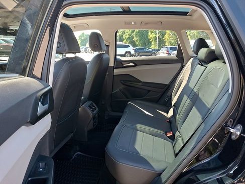 Used 2023 Volkswagen Taos SE w/ Panoramic Sunroof Package FWD image 10