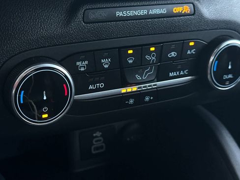 Used 2025 Ford Escape ST-Line image 25