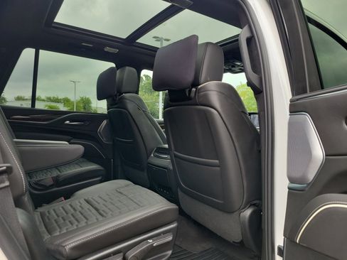 Used 2023 Cadillac Escalade Premium Luxury Platinum AWD/4WD image 29