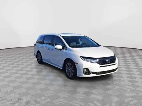 New 2026 Honda Odyssey Touring image 2