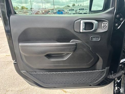 Used 2022 Jeep Gladiator Sport AWD/4WD image 11