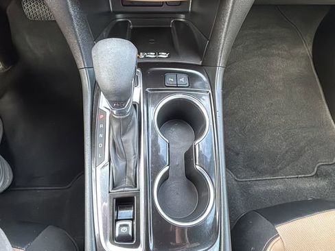 Used 2023 Chevrolet Equinox Premier AWD/4WD image 24