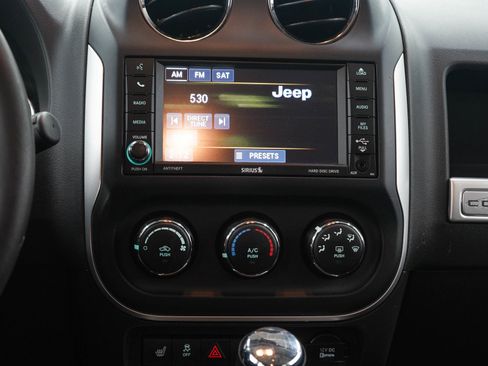Used 2014 Jeep Compass Latitude FWD image 17