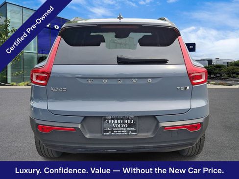 Certified 2022 Volvo XC40 T5 R-Design w/ Advanced Package AWD/4WD image 6