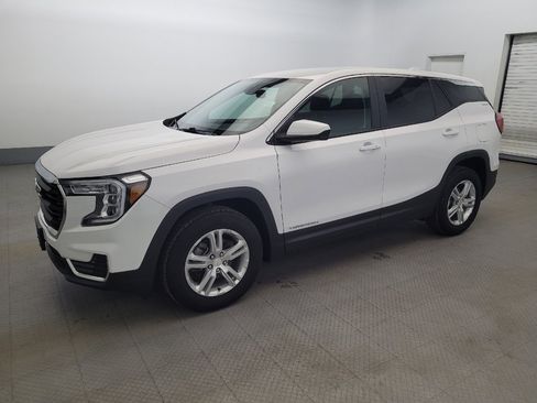 Used 2023 GMC Terrain SLE AWD/4WD image 2