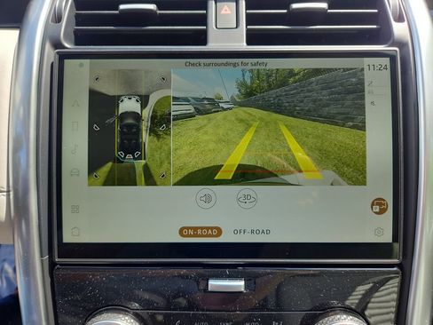 Used 2025 Land Rover Discovery S image 22