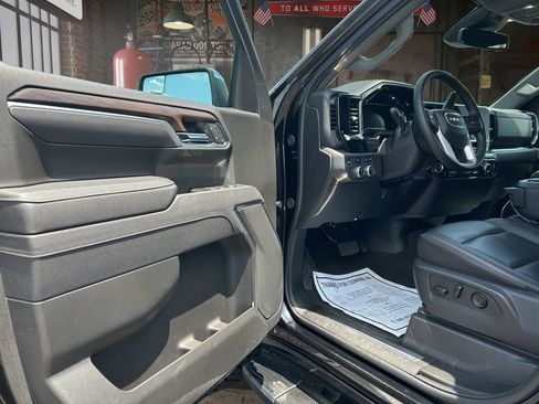 Certified 2025 GMC Sierra 1500 SLT AWD/4WD image 14