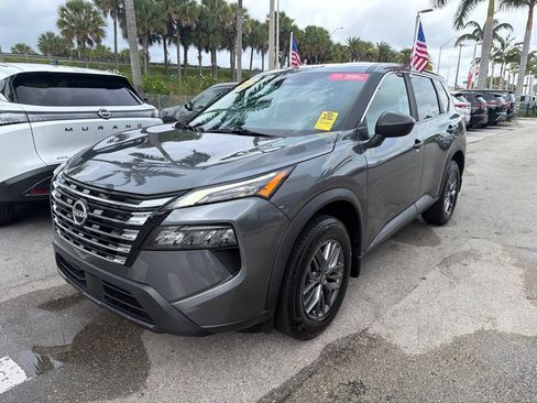 Used 2025 Nissan Rogue S FWD image 3
