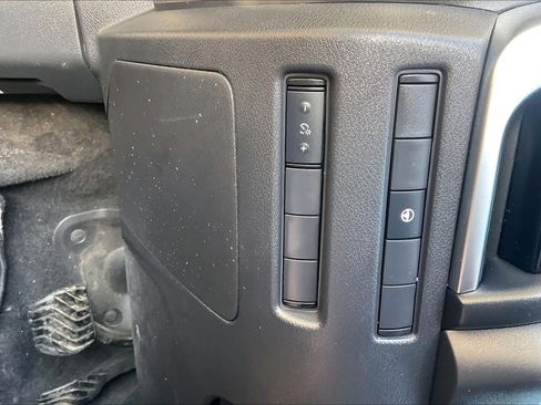Used 2022 Nissan Rogue SV FWD image 33