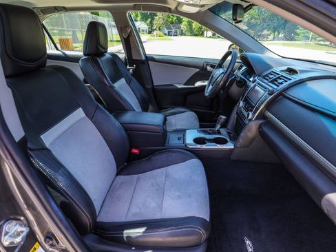 Used 2012 Toyota Camry SE w/ Leather Pkg FWD image 36