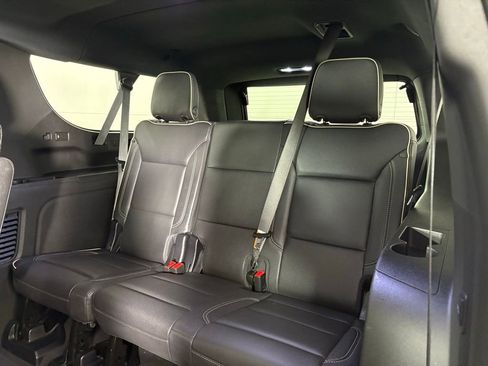 Used 2025 Chevrolet Suburban Premier image 43