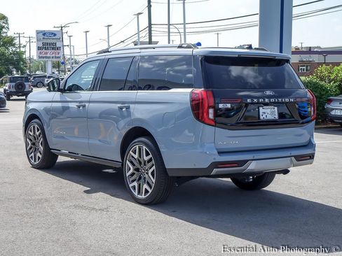 Used 2025 Ford Expedition Platinum w/ Platinum Ultimate Package AWD/4WD image 5