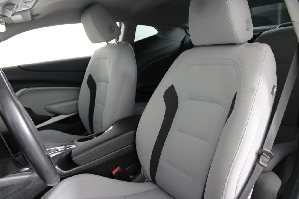 Used 2023 Chevrolet Camaro LT RWD image 17