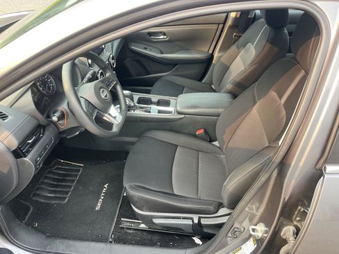 Used 2024 Nissan Sentra SV FWD image 11