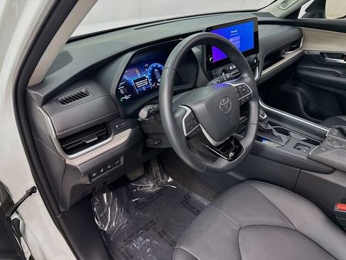 Used 2024 Toyota Grand Highlander Limited image 9