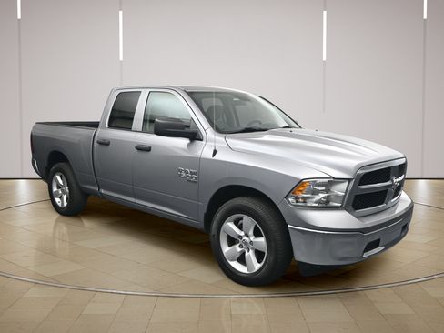 Used 2024 RAM 1500 Classic SLT AWD/4WD image 1