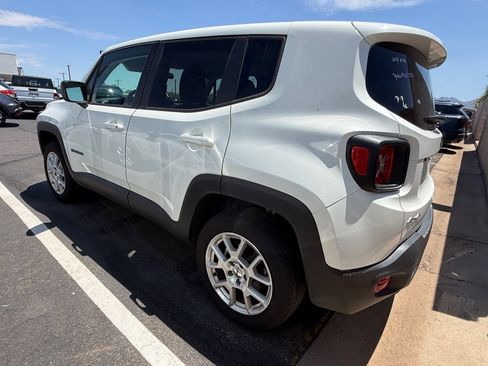 Used 2023 Jeep Renegade Latitude AWD/4WD image 3