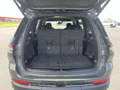 New 2025 Jeep Grand Cherokee L Laredo image 10