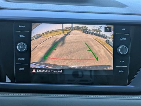 Certified 2024 Volkswagen Taos SE image 23